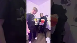 Абовен выбирает Секретный Подарок или $10.000😱