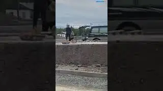 Вороют тротуарную плитку пока рабочие на обеде. Южно-Сахалинск