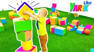 Yarik is 2 years old - We are building a tower from blocks and a house from a construction set