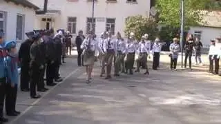 смотр  строя  и  песни  2013   6 Б  класс