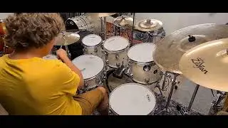 Straight pocket funk drumming with break - DW Collectors drums