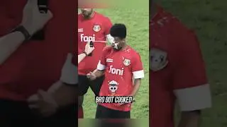 The referee went too far with the spray 💀