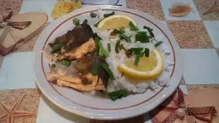 Форель в белом вине с рисом. 