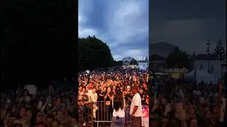Toujours un bonheur sur scène avec vous ! 🥳♥️ vous voulez que vienne dans quelle ville ? 😁🎤