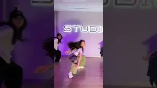Dancing with all my energy 😍 Do you like it? 😎 