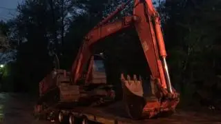 Болото лезет на тележку