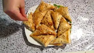 These amazing Apple Raisin Puff Pastries made with FILO DOUGH will make you fall in love!
