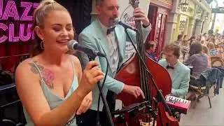 Dreams (Live In Dublin)