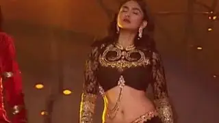Mrinal Thakur | Super Hot | Dance Performance