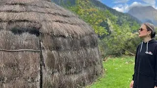 Εβγάτε πέντε γαλανές - Πόπη Καραμπά