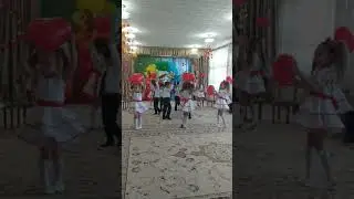 Вход на 8 марта (Песня: 