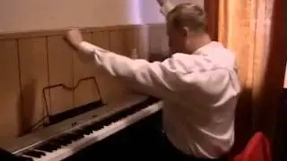 Sergey Voronin Concert in hotel(3)