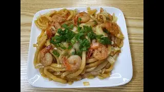 Жареная лапша с креветками/ Удон с креветками.