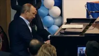 Путин виртуозно  играет вальс Грибоедова