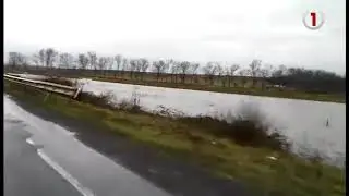 На трасі Київ-Чоп у відрізку біля села Зняцево вода підтопила поля