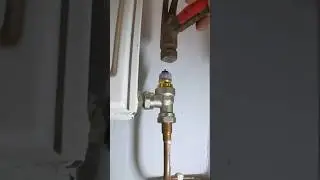 How to fix a radiator not getting hot! Check the valve and give it a tap! 