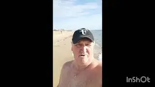 Море и пляж Венера в Витязево 24 октября: люди загорают и купаются!