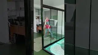 И снова краш тест закаленного стекла! Пробуем разбить стекло ломом😜👌