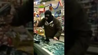 Ограбление в магазине [6 кадров] 