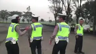 Jail Jail Jail. Asyik Ngerjain Teman Yang Doyan Foto