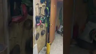 Первую неделю работал на складе