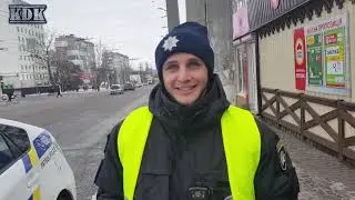 Патрульная полиция сидит в засадах на светофорах
