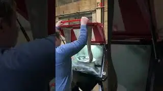 Sandblasting a disc in an injection chamber 