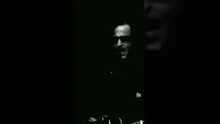 VSETCI SA ZIDEME V JEDNEJ POSTELI Unplugged Robo Grigorov (shorts)