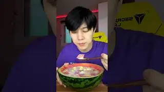 а вы арбуз с костосками кушаете или без?