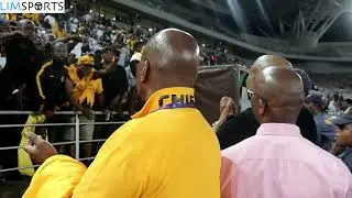 ANGRY FANS | Kaizer Chiefs football manager Bobby Motaung addresses angry fans in Polokwane.
