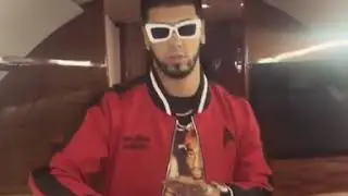 Anuel bailando