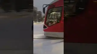 Трамвай 71-931 (Витязь) выезжает с остановки 
