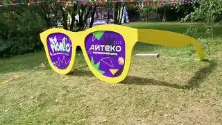 Изготовление декорации — большие солнцезащитные очки для «Айтеко»