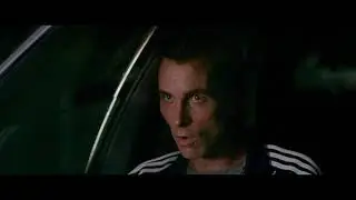 The fighter (2010) - Police broke Micky’s hand.