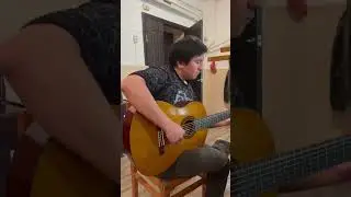 Мына сага Гитараны ушинтип ойнойт 😂 #азаматтоктокадыров