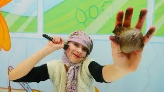 Funny video. Aunt Pakize is putting on makeup!