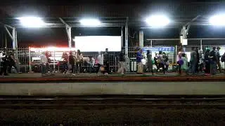 Stasiun Rawa Buntu di Jam Sibuk