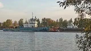 Расхождение гружëного и порожнего состава на реке!⚓