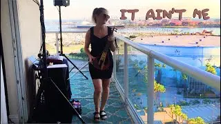 Violinist Plays Sunset Balcony Concerts for her Neighbors during quarantine - It Ain't Me cover song