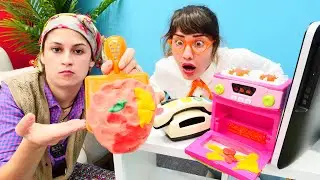 Komik video. Reyhan Abla Ümit'in otelinde pizza yapamıyor. Eğlenceli video