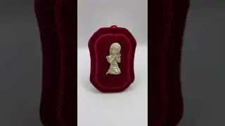 Барельеф Молящаяся девочка. Италия.