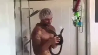 Змея -  вот кто настоящий друг человека!