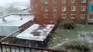 Снег летом в городе Прокопьевск Кемеровской области