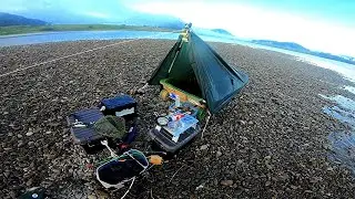 Fishing and Camping at the mouth of the most beautiful river in Japan Turn a small boat into a tent
