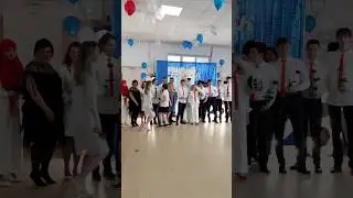 Белый мишка пришёл на последний звонок 11 класса выпускной🔔 
