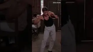Ван Дамм под песни на Кассете🤣 #юмор #шортс #dance #прикол #жанклодвандамм #танцы #ласковыймай