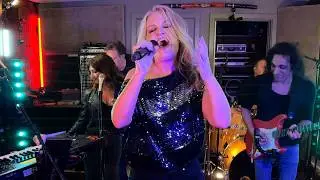 'Gloria' - The 80s Hit Reimagined | Full Live Performance