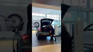 Effortlessly load and unload with the hands-free tailgate on the Audi Q3!