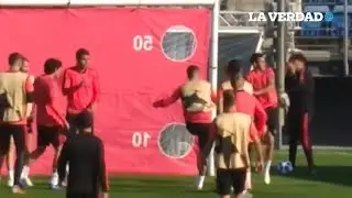 Ramos recibe golpe involuntario en la cara y se desquita con dos pelotazos.