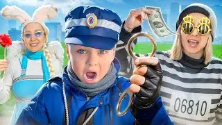 Полицейский на синем тракторе учит воришку букве закона